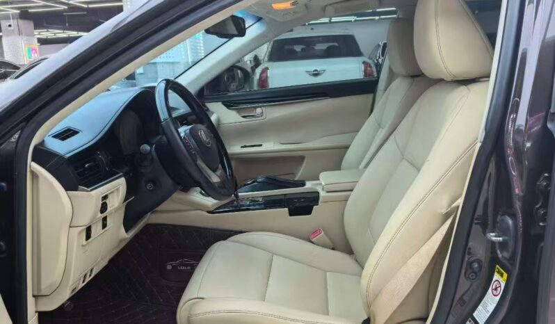 
								2013 Lexus ES250 2.5L Elite Edition full									